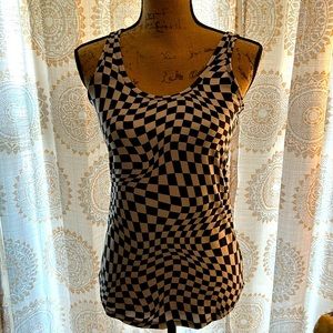 Stretchy L checkered tank.
